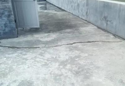 田林楼顶漏水维修公司分享下如何解决卫生间隐蔽部位漏水的问题?